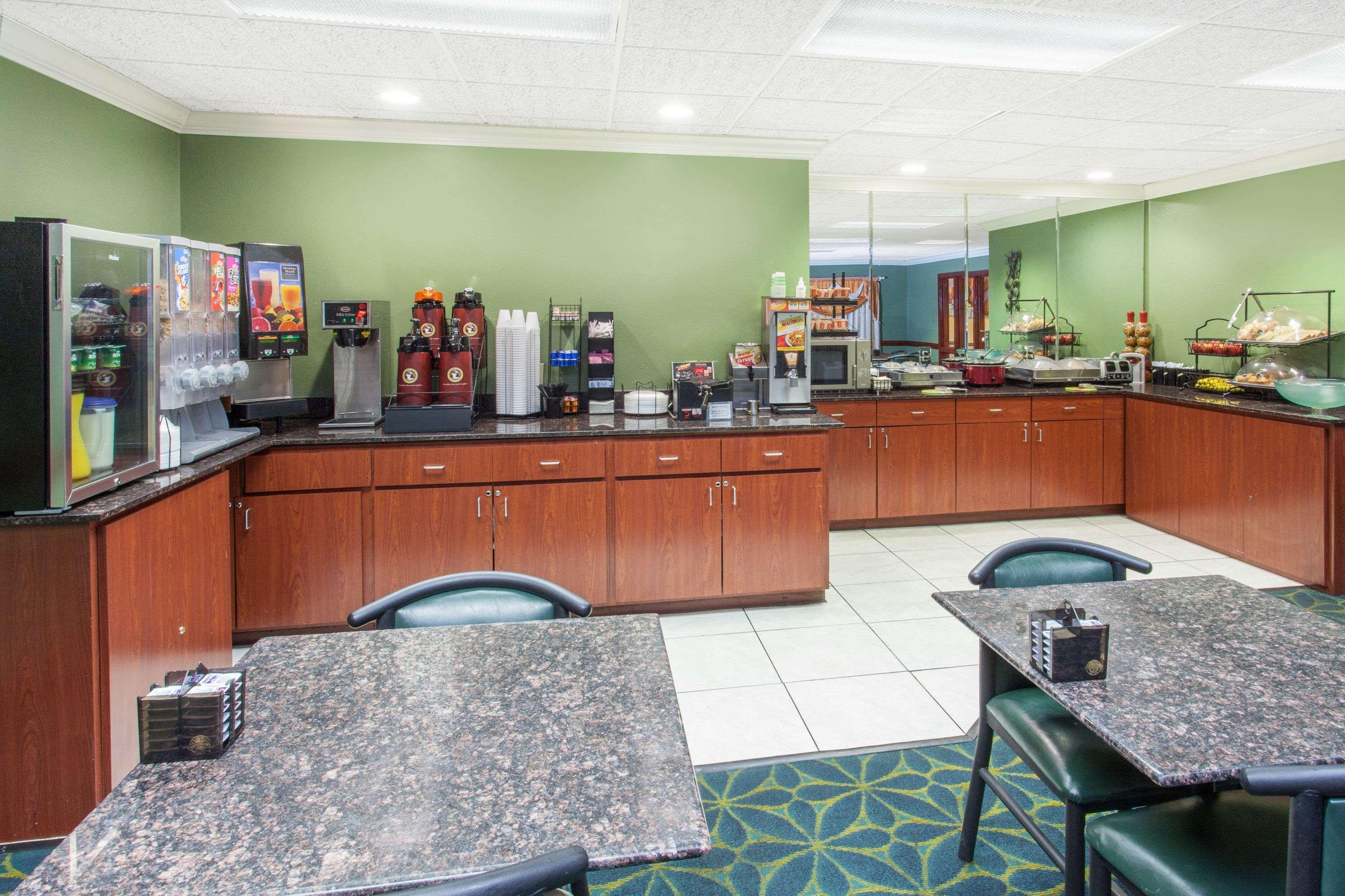 Ramada Limited Decatur Hotell Forsyth Exteriör bild